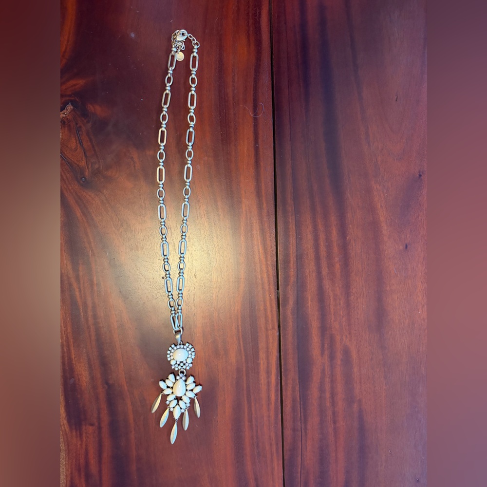 Stella & Dot White Floral Cluster Pendant Necklace